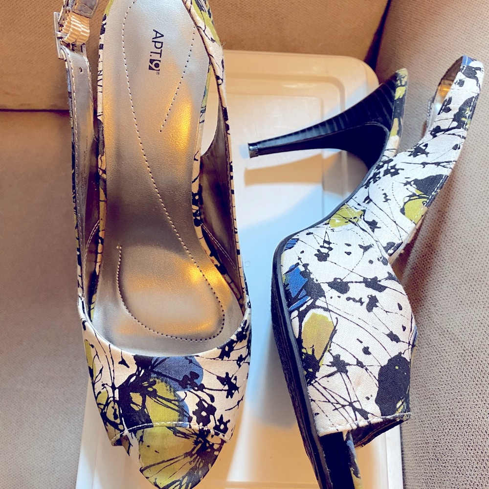 Splash of color women’s open toe heels. A PT9. Size 9. Blue black and lime.